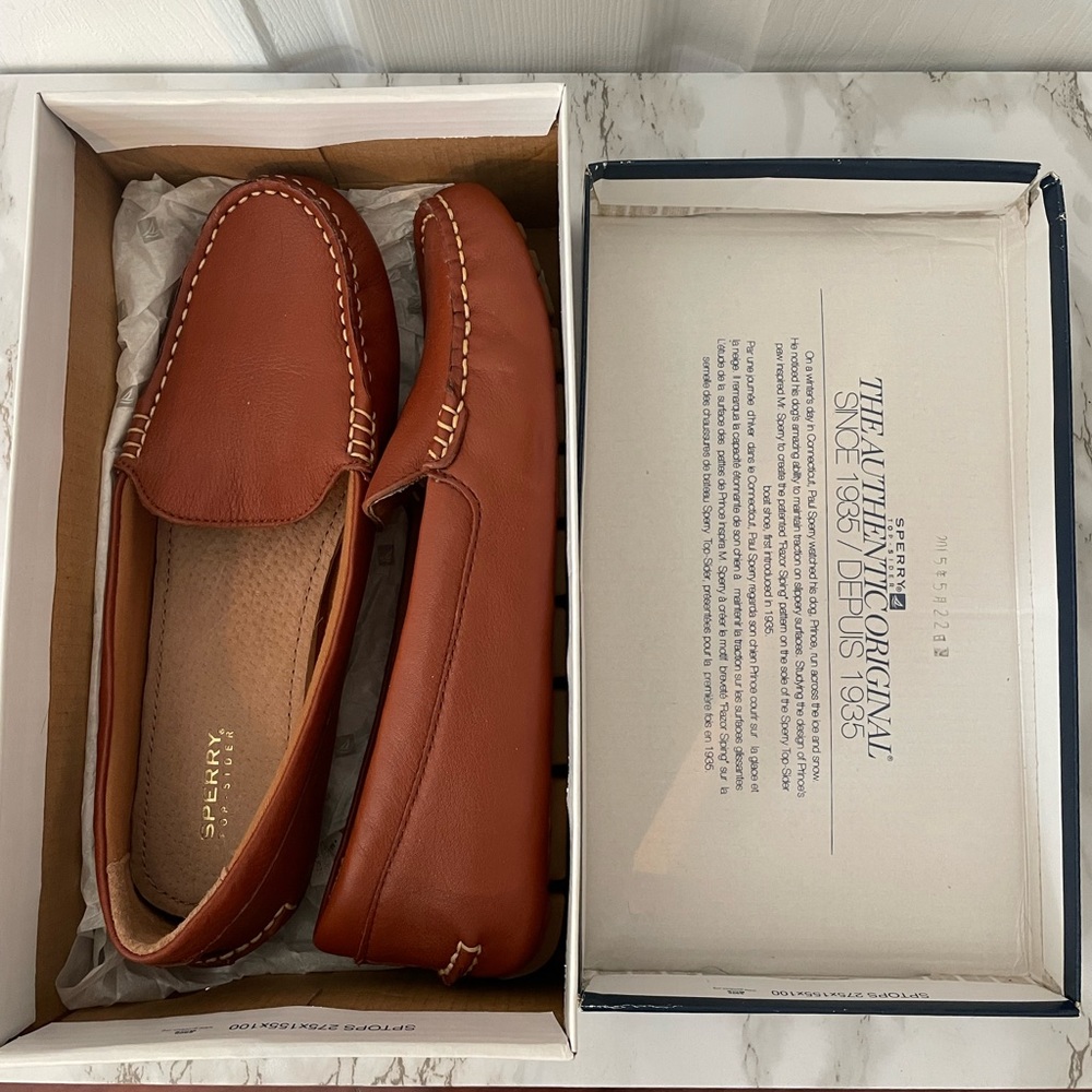 Sperry women’s shoes, tan. Never worn. No filter used on photos.